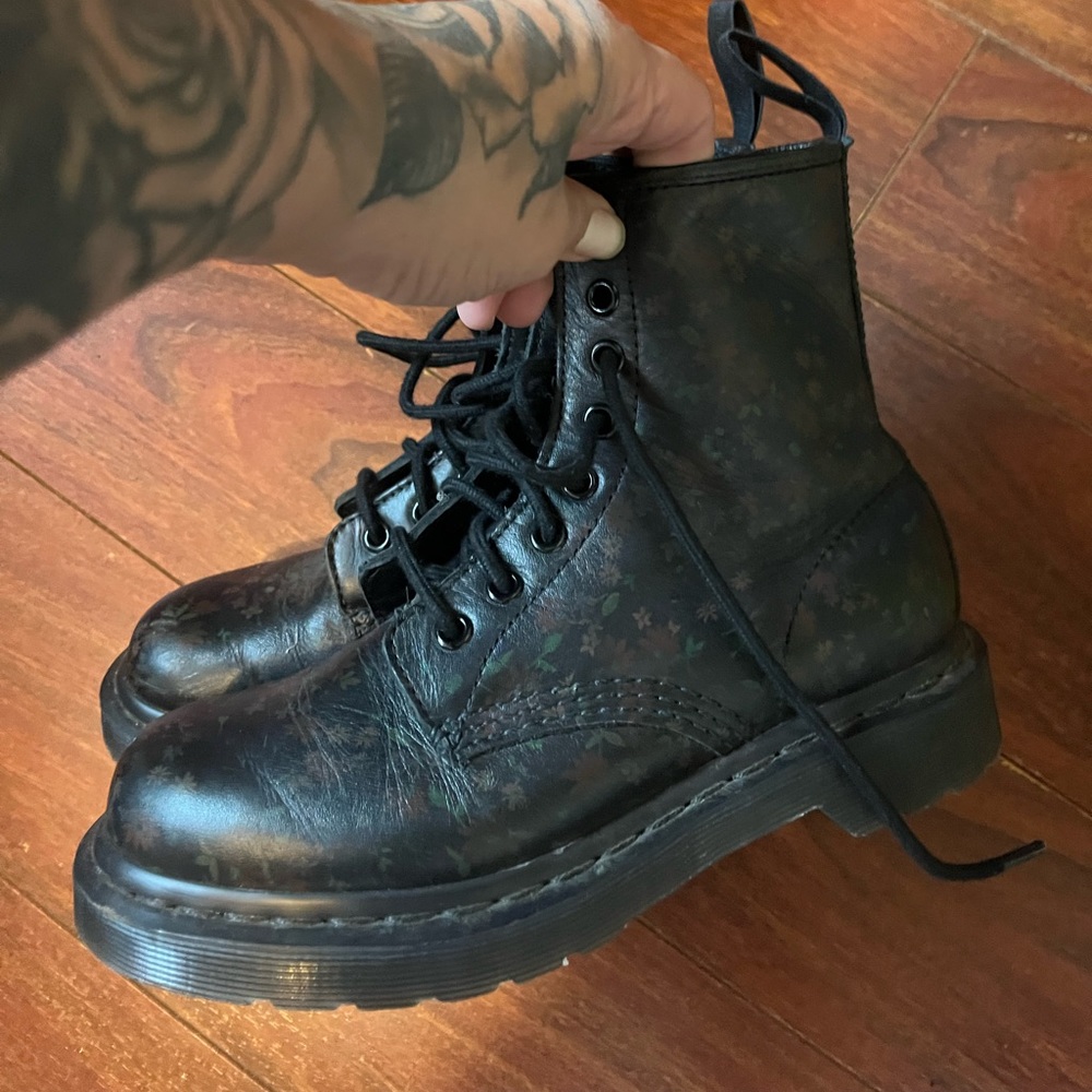 Like new doc martens